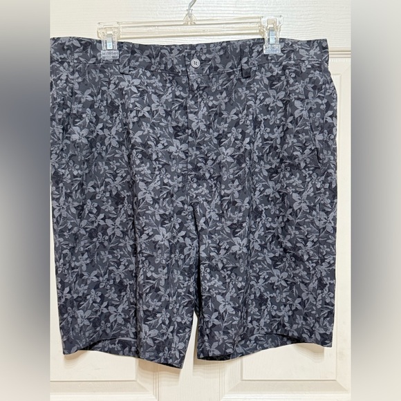 PGA Tour Gray Flower Shorts (men’s size 36) - Picture 1 of 7
